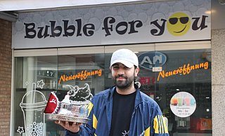 Hat mit "Bubble for you" sein zweites Standbein neben dem Imbiss Andalusien an der Bäckerstraße eröffnet: Nadir Serroukh (30). - Claus Frickemeier