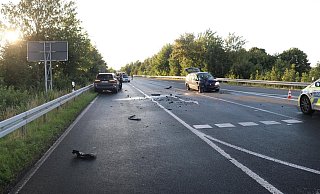 Die B239 in Höhe Fürstenau musste für die Unfallaufnahme gesperrt werden. - Polizei Höxter