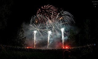 In Rietberg wurde ein Verbot von Raketen und Böllern zu Silvester bereits abgelehnt; in Gütersloh wird ein Antrag noch geprüft. - FlashArt