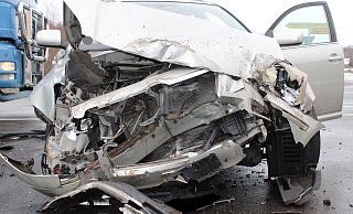 Das Auto nahm starken Schaden. - Polizei Minden-Lübbecke