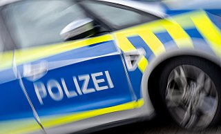 Aufgrund eines Unfalls auf der A33 ist deine Fahrtrichtung derzeit gesperrt. - dpa