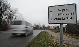Die General-Bishop-Straße soll auch eine Fahrbahndecke bekommen. Da in diesem Bereich neues Industrieland entwickelt wird und neue Arbeitsplätze entstehen, hatte die SPD auch im Hauptausschuss den Radweg-Neubau und den baldigen Baubeginn mitgetragen. - Joern Spreen-Ledebur