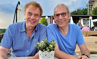 Reinhard Humburg (l.) und sein Bruder Christoph Humburg im Jahr 2022. - Privat