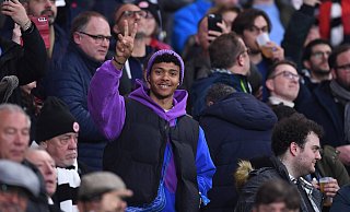 Niklas Sommer hat bei öffentlichen Auftritten kaum eine ruhige Minute, denn für zigtausende Teenager ist er ein Streaming-Star. Für Arminia Bielefeld könnte er bald als Rechtsverteidiger auflaufen. - IMAGO/Revierfoto