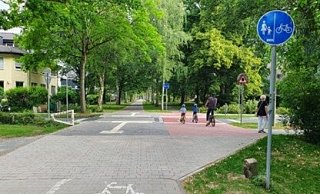 Die Stolbergallee ist sowohl ein beliebter Freizeitweg als auch ein stark frequentierter Abschnitt für den Alltags-Radverkehr zwischen der Innenstadt und Schloß Neuhaus. - Stadt Paderborn