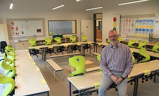 2019/2020 gab es für Marienmünster eine umfassende Modernisierung der Grundschule. Seitdem weiß Schulleiter Nicolay Loges (Foto) seine Schüler und sein Team in einem hervorragenden Lernumfeld. Später gab es dann auch einen neuen Schulhof – da hakt es aber hier und da noch. - Madita Schellenberg