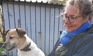 Nach vier Jahren im Tierheim fand Timmy bei Dorit Zwosta ein neues Zuhause. - Dorit Zwosta