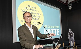 Konfliktforscher Andreas Zick betont, dass demokratiefeindliche Ansichten in Deutschland spürbar ansteigen. Die "Mitte-Studie" habe dafür klare Belege gebracht. - Jörg Dieckmann - wwww.dieckmann-fotodesign.de