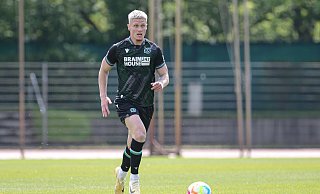 Innenverteidger Louis Oppie wechselt von der zweiten Mannschaft von Hannover 96 zu Arminia Bielefeld. - IMAGO/foto2press