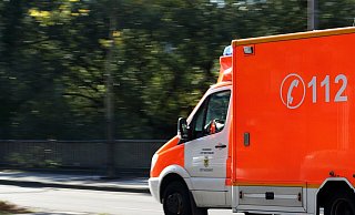 Zwei Autoinsassen sind bei einem Unfall bei Altenbeken-Schwaney schwer verletzt worden. - (Symbolbild) Pixabay/Golda