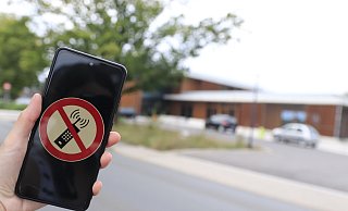 Ein Handyverbot gibt es auch schon an Bad Oeynhausener Grundschulen. - Dana Thoeren