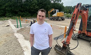 Bejamin Meier auf der Baustelle für seine SB-Waschanlage. - Dirk Windmöller