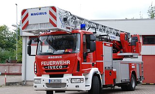 Ein Drehleiter Fahrzeug der Feuerwehr Höxter. Die Kollegen aus Warburg und Steinheim freuen sich auf ihre neuen Fahrzeuge. - Thomas Kube