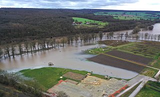 Das LGS-Gelände bei Höxter steht teilweise unter Wasser. - Thomas Kube