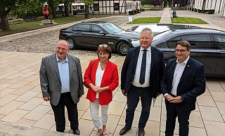 Gerade angekommen: BND Präsident Bruno Kahl (3. v. l.) wird von MdL Bianca Winkelmann, Andreas Schulze (Konrad-Adenauer-Stiftung, links) und Oliver Vogt, MdB, in Empfang genommen. - Volker Knickmeyer