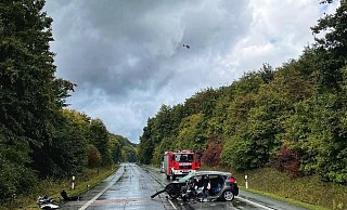 Gleich zwei Rettungshubschrauber müssen die Verletzten ins Krankenhaus bringen. - Feuerwehr Brakel