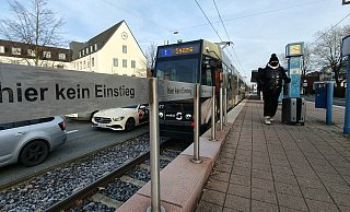 Von den elf Haltestellen, die zu kurz für lange Züge sind, liegen sieben auf der Strecke der Linie 1. Zwei davon sollen jetzt bald verlängert und saniert werden. - Kurt Ehmke