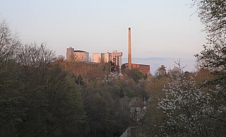 Industriebrache: Die Warburger Zuckerfabrik schloss 2019 die Werktore. Auf dem Areal soll ein neues Quartier mit Gewerbe und Wohnraum entstehen. Jetzt liegen erste Pläne vor. - Dieter Scholz