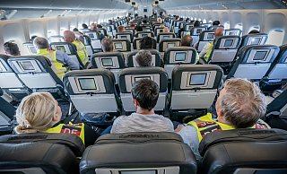 Wer mehr Abschiebungen fordert (hier ein Abschiebeflug mit Bundespolizisten nach Afghanistan), kennt sich nicht aus", sagt der Ex-Kripo-Beamte Norbert Horst. - Michael Kappeler