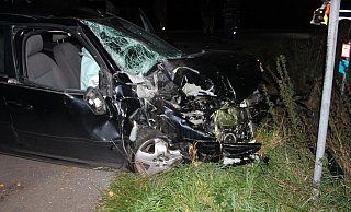 Ford und Trecker mussten abgeschleppt werden. - Polizei Minden-Lübbecke