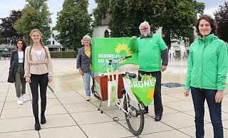 Die Leopoldshöher Grünen, Nurcan Aymandir (v. l.), Anna-Lena Weiss, Birgit Kampmann, Jürgen Hachmeister und Anna Morsbach, haben ihre Wahlkampf-Aktionen vorgestellt. Dabei spielt auch das Lastenfahrrad eine Rolle. - Birgit Guhlke Die Leopoldshöher Grünen, Nurcan Aymandir (v. l.), Anna-Lena Weiss, Birgit Kampmann, Jürgen Hachmeister und Anna Morsbach, haben ihre Wahlkampf-Aktionen vorgestellt. Dabei spielt auch das Lastenfahrrad eine Rolle. - Birgit Guhlke