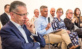 Ralf Struhoff von den NWD-Freunden (M.) denkt weit über einen neuen Konzertsaal für die Nordwestdeustche Philharmonie hinaus und wünscht sich Haus der Kultur für alle Bürger, in dem von morgens bis abends etwas los ist. - Ralf Bittner