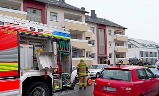 Feuerwehrleute löschten einen Zimmerbrand in einem Schlafzimmer einer Dachgeschoss in einem Mehrfamilienhause am Josef-Temme-Weg. - Ralph Meyer