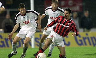 Arne Friedrich (l.), hier im Duell mit Ervin Skela von Eintracht Frankfurt, kam aus der ostwestfälischen Provinz und wurde über den DSC zum Weltklassefußballer. - Imago Images