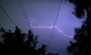 Ein starkes Unwetter zog am Montagabend über den Kreis Gütersloh hinweg. - Symbolfoto/ picture alliance