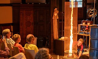 Der Feuertornado kam bei der Neunjährigen Emilia besonders gut an - Joel Beinke