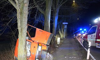 Alle drei Insassen wurden verletzt. - Polizei Herford
