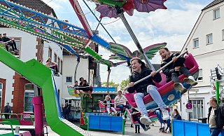 Der Kleesamenmarkt in Harsewinkel im Kreis Gütersloh startet schon am 14. April. Bürgermeisterin Sabine Amsbeck-Dopheide erhält deshalb plötzlich etliche Nachfragen. - Burkhard Hoeltzenbein