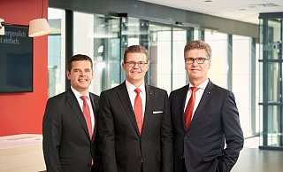 Zum Vorstand der Sparkasse Paderborn-Detmold gehören Andreas Trotz (v. l.), Arnd Paas und Hubert Böddeker. - Sparkasse