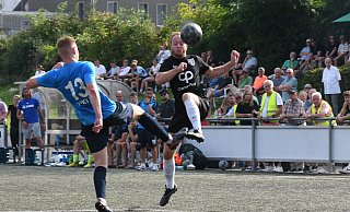 Im Anflug: Jannik Albert (r.) kommt vom FC Bad Oeynhausen. - Jürgen Krüger