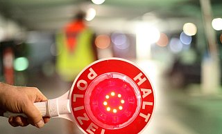 Eine 28-Jährige wurde alkoholisiert gestoppt - ihr Freund, der sie von der Wache abholen wollte später auch. - Symbolfoto: Patrick Menzel