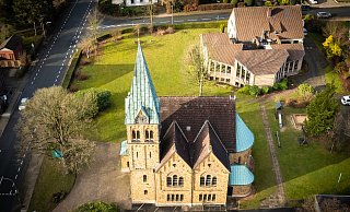 Neben der Braker Kirche an der Ecke Braker Straße/Glückstädter Straße soll gebaut werden. - Mike-Dennis Müller / www.mdm.photo
