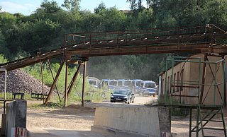 Eine Hundertschaft hatte am Dienstagabend das Gebiet um das Kieswerk in Stemmen durchkämmt. - Janet König