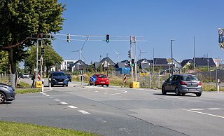 Derzeit ist an der Driburger Straße eine Behelfsampel im Einsatz, damit Fußgänger vom Kaukenberg zu den Springbach Höfen - oder andersherum - gelangen. - Niklas Tüns