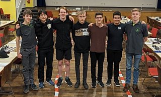 Die siegreiche Mannschaft vom Theodorianum um (v. l.) Maurin Möller, Heyang Li, Philipp Klerx, Jakob Gering, Deniz Bade, Shayan Nourzad und Linus Rohm. - Theodorianum