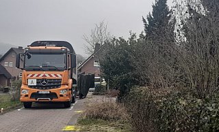 Im März 2023 stirbt ein Müllwerker in Beverungen bei einem Arbeitsunfall. Wegen fahrlässiger Tötung stehen nun der Chef und ein Kollege vor Gericht. - Simone Flörke
