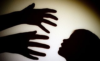 Die Polizei hat im Kreis Herford Ermittlungen durchgeführt. Grundlage dafür waren Verfahren gegen 19 Personen wegen des Besitzes und Verbreitens von Kinderpornographie. - (Symbolbild): Patrick Pleul / picture alliance / ZB