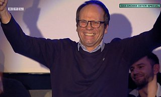 Udo Bolz aus Herzebrock-Clarholz saß bei "Wer wird Millionär?" eigentlich nur im Publikum. Und plötzlich bekam er seinen ganz großen Auftritt mit Moderator Günther Jauch. - Screenshot/RTL+