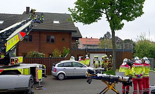 Ein Kaminofen sorgte am Samstagmorgen für eine Rauchentwicklung in einer Wohnung eines Mehrfamilienhauses an der Franz-Hitze-Straße. - Ralph Meyer