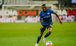 Jamilu Collins am Ball in der Paderborner Benteler-Arena. - Besim Mazhiqi