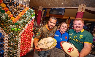 Amir Nemat, Léa Gauthier und Max Meis mit dem Spielgerät. - Mike-Dennis Mller / www.mdm.photo