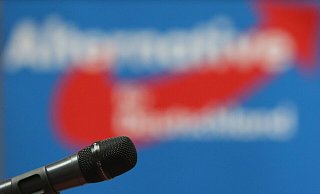 Dass die AfD sehr rechts aktiv ist, sagt sie selbst. Mit Nazi-Parolen will sie dennoch nicht in Verbindung gebracht werden. - Symbolfoto: imago / BildFunkMV Dass die AfD sehr rechts aktiv ist, sagt sie selbst. Mit Nazi-Parolen will sie dennoch nicht in Verbindung gebracht werden. - Symbolfoto: imago / BildFunkMV