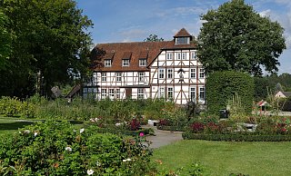 In der Gartenanlage des Mallinckrodthofes in Nordborchen soll sich schon die Dichterin Annette von Droste-Hülshoff wohl gefühlt haben. - Ralph Meyer