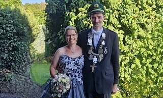 Arno und Helga Lauterbach sind das neue Königspaar in Bleiwäsche. - Heimatschutzverein