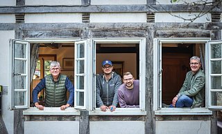 Christian Schulz (v.l.), seine Söhne Jann und Hauke sowie Horst Christian Wolf hoffen, dass viele Schildescher mitmachen. - Sarah Jonek