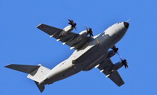 Ein Transportflugzeug - wie dieser A400M Atlas der Royal Airforce - ist am Mittwochmorgen im Tiefflug über den Kurpark Bad Oeynhausen geflogen. - Symbolbild: Pixabay/Emphyrio